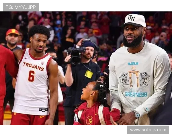 詹姆斯父子同台即将实现梦想布朗尼正式宣布参加NBA选秀